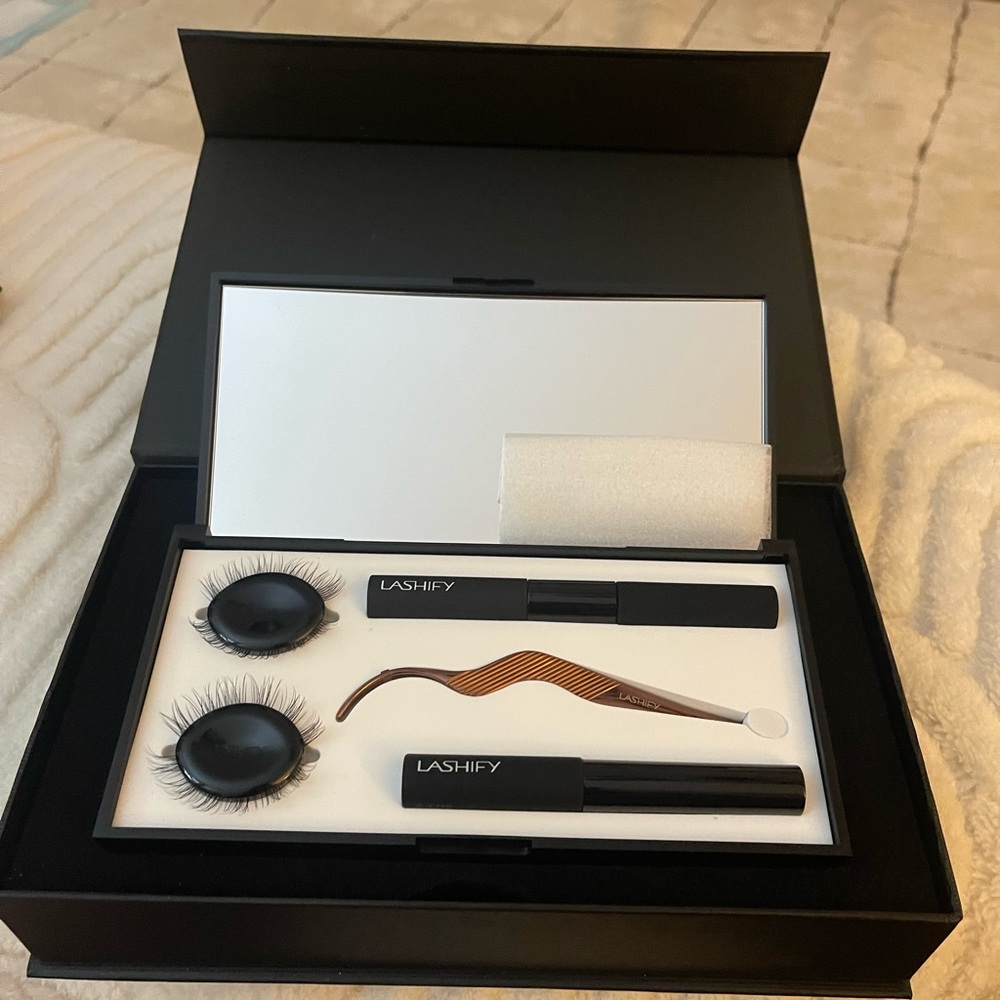 LASHIFY Black Eyelash Extension Set with Copper Applicator